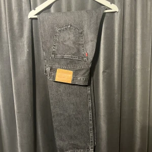 Levis 501 - Levis 501 i mycket bra skick, använd fåtal gånger. Storlek w34 l32,