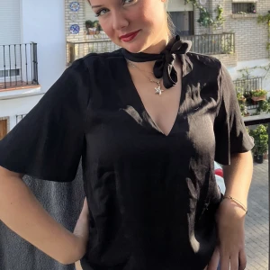 H&m knytblus - Super snygg blus från h&m❤️❤️Köpt second hand så det är en gammal säsong som inte säljs i butik längre ❤️