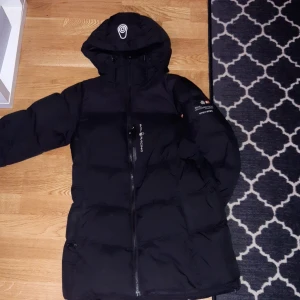 Sail racing  - Jag skulle vilja sälja jackan för 900 men köpte den för 2500 kr använd 5 gånger. Säljer den för att köpa en ny🙂