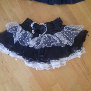 Fluddig tyll kjol med hjärtan & spets! - Storlek; XS/SMALL (stretch i midjan)