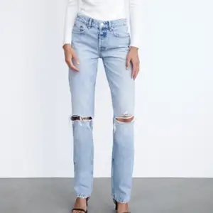 Säljer även dessa mid rise jeans från zara i storlek 36! 💓 köp direkt för 200kr plus frakt 