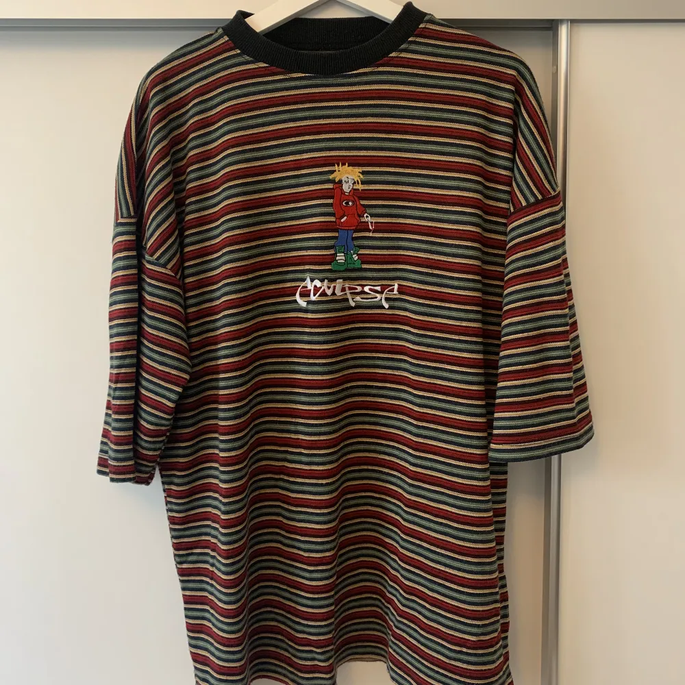 Jag säljer denna vintage tröja som jag hittat i Tyskland. Jag tycker om den extremt mycket då den är väldigt cool, men den är alldeles för stor så jag kan ej använda den. Materialet är mycket tjockt och rejält.. T-shirts.