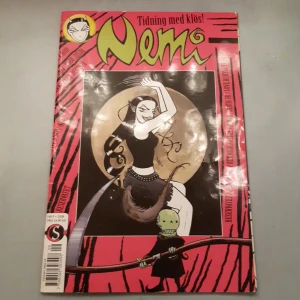 Nemi magazine - Nr 9 från år 2008, går inte att köpa i affärer. Köpt på en second hand. Halloween nummer "tidning med klös" "blodtörstiga varelser på hugget". Nemi, arne anka, resarvatet, theo, zelda, ronja, lio mm. Kontakta vid frågor!
