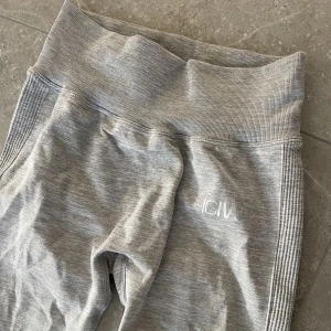 Träningstights - Ljusgråa träningstights från icaniwill, inga lappar kvar men xs/s🤍 nästintill oanvända så super fräscha!!