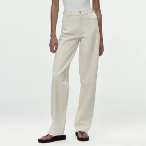 Jeans - Fina naturfärgade jeans från zara som tyvärr inte kommit till användning😁