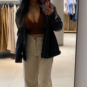 Brown urban outfitters top - Köpte den från urban outfitters för ett år sen och den börjar bli lite för liten för mig 💗 Köpte den för 149 och om ni har frågor är det bara att ställa