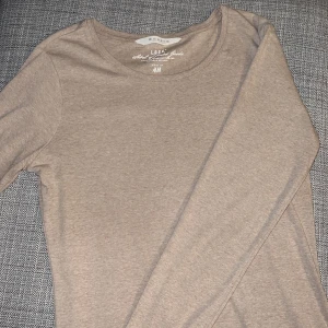 Tröja - Tight långärmad tröja i storlek s/m. Aldrig använd💕💕