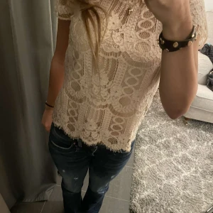 Spets topp - Supersöt spetstopp från River Island, storlek 10 men skulle gissa på Xs-S💓💓