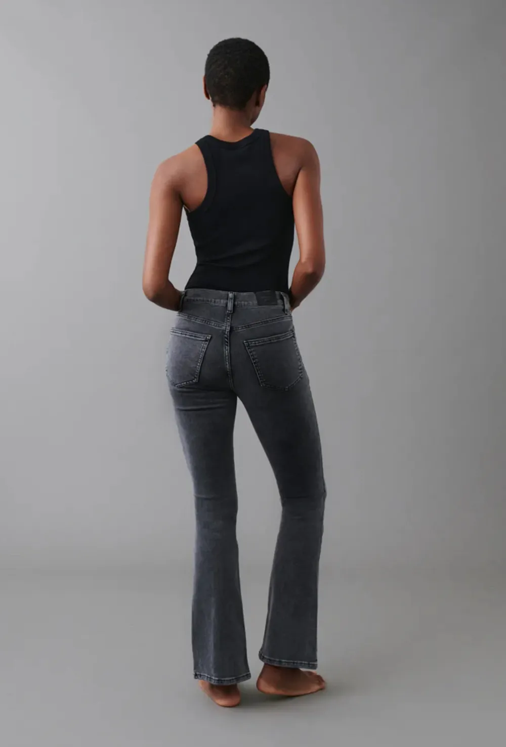 Jag säljer mina super fina Gina tricot jeans pågrund av att jag har gått ner en storlek💕 original pris är 500 men dom har blivit lite slitna längs ner men annars e det inga märken/skador på dom!💞 om du har frågor elr vill ha bilder e det bara att fråga💗. Jeans & Byxor.