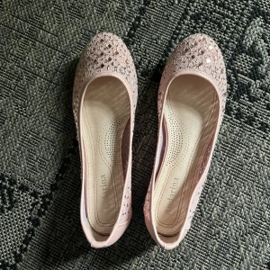 Ett par fin skor  - Har använt dom 1 gång på en bal annars har dom bara ståt i min hylla 