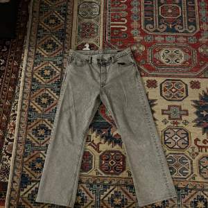 Grå hope jeans, använda 2 gånger och är förkortade hos skräddare och passar perfekt om du är 180-188