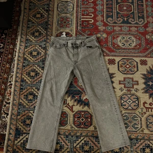 Hope rush grå jeans - Grå hope jeans, använda 2 gånger och är förkortade hos skräddare och passar perfekt om du är 180-188