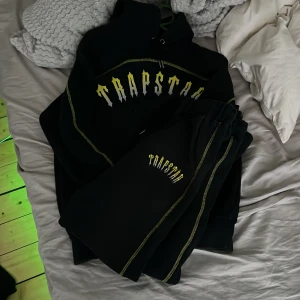 Trapstar traksuit  - Tröja o byxor i trapstar i stolek S passar mig som är 174