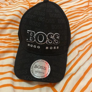 Säljer en Hugo boss keps  - Den är helt ny har itne använt den 