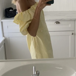 Hm klänning - Gul hm klänning! Super fin till i sommar🌞