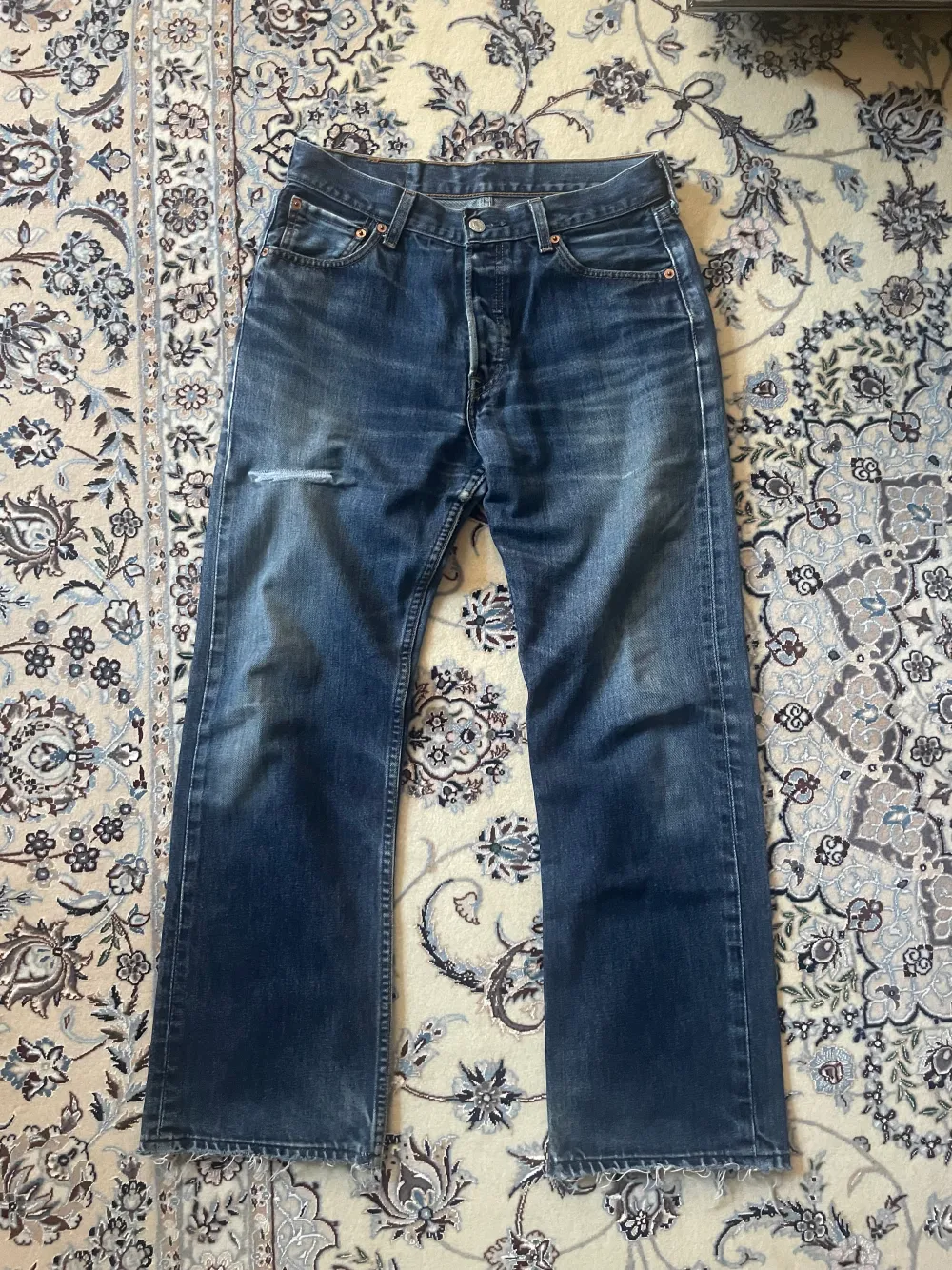 Vintage Levis byxor med relaxad fit. 30/32 men avklippta så passar 30/30-31.  . Jeans & Byxor.