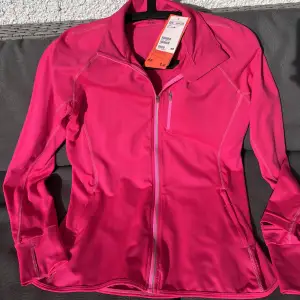 Tinning / tränings tröja i en härligt rosa färg fickor , helt ny aldrig använd .