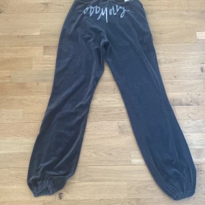 Odd Molly sett - Säljer detta Odd Molly sett som är skönt material och sparsamt använd 