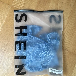 Tjol - Säljer denna kjolen från Shein för att jag råkade beställa två stycken. Aldrig använt. Köpte den för 89kr men säljer den för 30kr