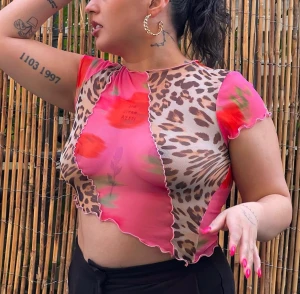 Mesh Topp från ASOS - Topp från ASOS, leopard print och rosa med rosor