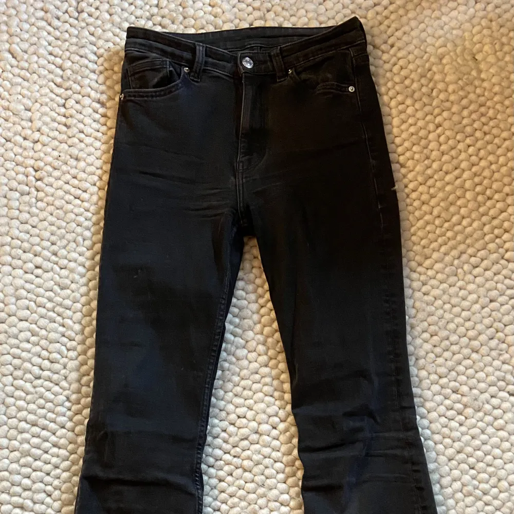 Svarta jeans. . Jeans & Byxor.