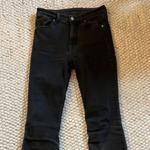 Jeans - Svarta jeans. 