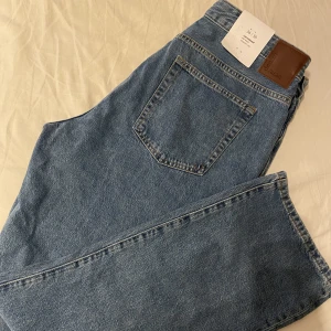 Never denim jeans - Ett par blå jeans från never denim, aldrig använda. Strl 36/30