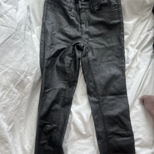 Skinnbyxor - Skinnbyxor köpta från only.