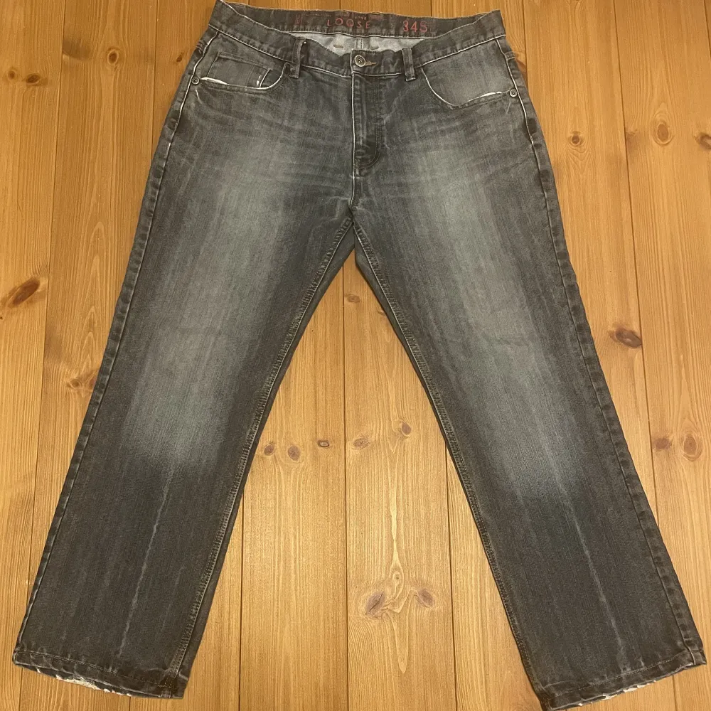 Baggy vintage jeans med fade. Skriv för mått och andra frågor.. Jeans & Byxor.
