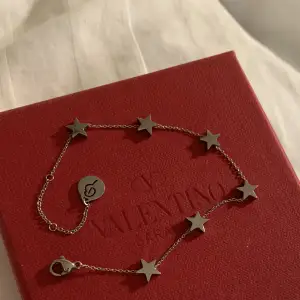Jättefint armband i silver från Edblad med stjärnor!!💕🙌🏼🙌🏼