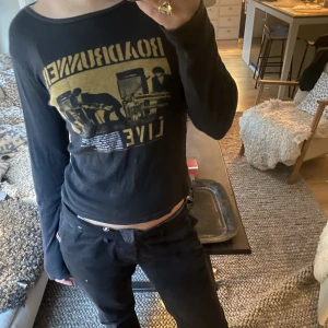 brandy melville - Långärmad tröja från brandy!  Storlek S  Passar även XS och M beroende på hur man vill att den ska sitta! 