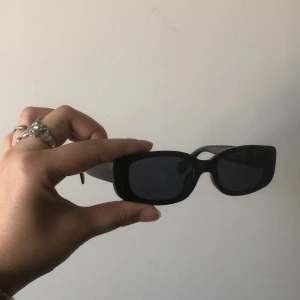 Solglasögon  - Köpta på bikbok, fint skick (lite dammiga bara hihi)