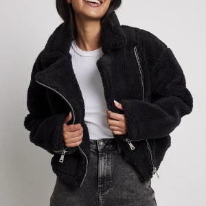 Jacka Nakd  - Teddyjacka från Nakd, storlek 38 men passar även 36. Jätteskön och varm! 