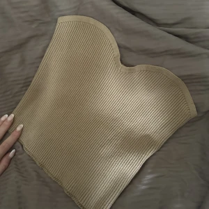 Topp  - Såå fin tubtopp från chiquelle som aldrig är använd🥰