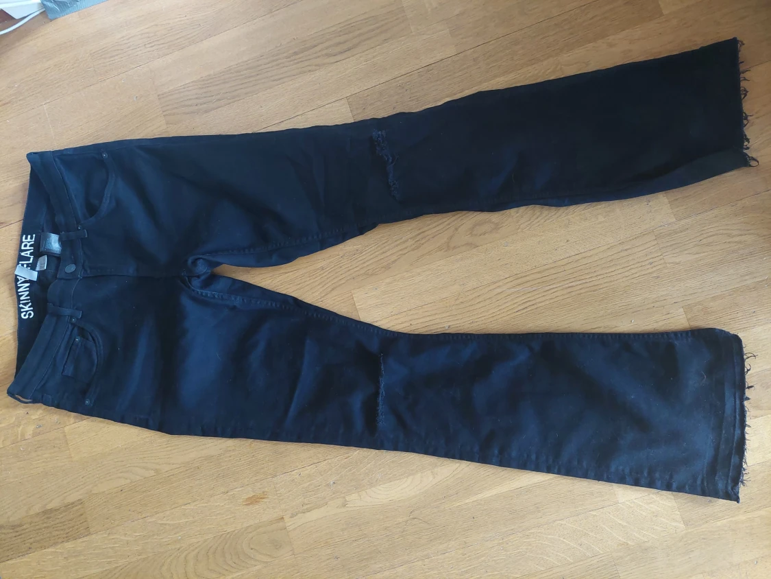 Utsvängda jeans hög midja