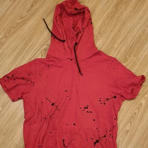 Fet grisch emo tröja bara för en ekta g 💵💵💵😈😈 - Oanvänd men tjejen råk komma på den när jag tog på mig den 