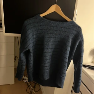 Stickad tröja (by malene birger) - Super fin stickad tröja, hyfsat använd men inget fel på den. Nypris:2500
