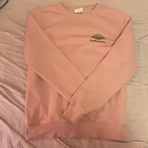 Rosa sweatshirt från hm, säljer den för jag har växt ur den💓