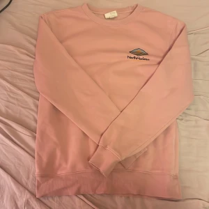 Rosa sweatshirt - Rosa sweatshirt från hm, säljer den för jag har växt ur den💓