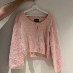 Tröja - En mysig stickad tröja💕