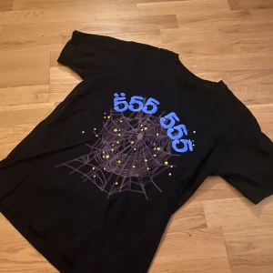 Sp5der tshirt - Bra kvalitet med puffprint 