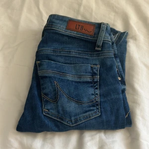 Ltb jeans - Tänker kolla intresse på mina ltb jeans som är varsamt använda säljer endast till bra bud då jag är rätt så osäker om jag vill sälja de!! Modellen valerie