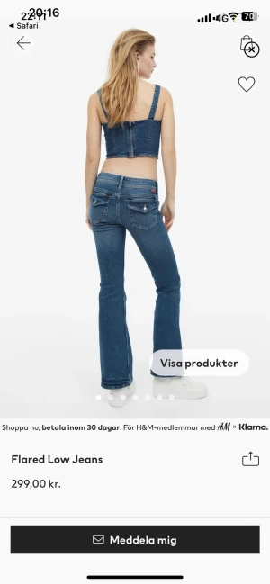 Blåa hm jeans - Mörk blåa populära hm jeans i mista storleken, jeansen har knappar på fickorna och två knappar vid gylfen, jätte fina och bra skick, säljer för att de inte kommer till användning ( lånade bilder 💗) TRYCK INTE PÅ KÖP NU