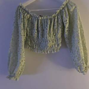 Mintgrön off-shoulder fest/sommar topp/blus från Gina tricot 