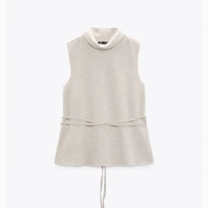 Zara väst/topp - Säljer denna fina stickade topp/väst från Zara💕knappt aldrig använd💕