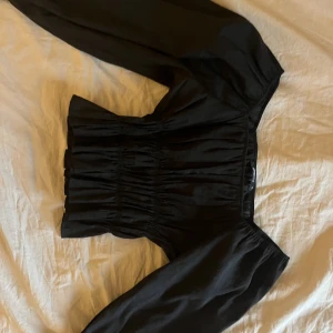 Snygg tröja - Helt ny tröja från GinaTricot  Endast använd en gång då den provades.