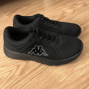 Kappa skor - Helt oanvända svarta kappa skor, Storlek 38. Pris kan diskuteras!