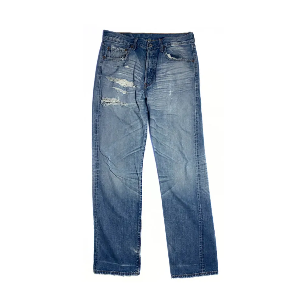 Size: 32/34. Ljusblå. Condition: vintage. Alla jeans är uppmätta av oss! Har ni frågor eller funderingar är det bara slide DM, tveka inte!. Jeans & Byxor.