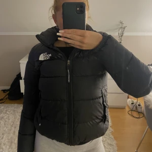 North face vinterjacka - Köpte förra vintern men kom inte till användning så mycket så i bra skick, nypris 2500