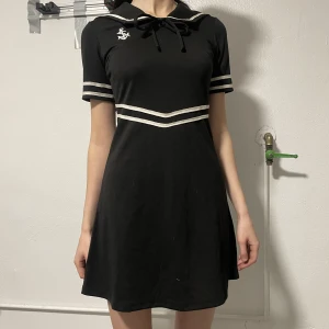 Sjömansklänning - Fin sjömansklännig från POP i storlek S. Använd endast 1 gång.